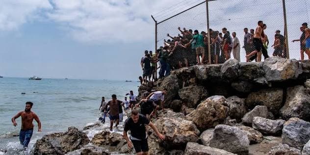 Thousands enter Spain from Morocco.