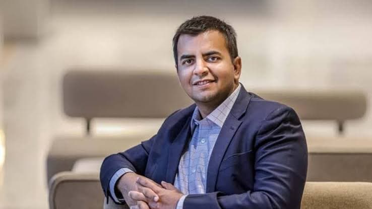 AI will replace middle managers.