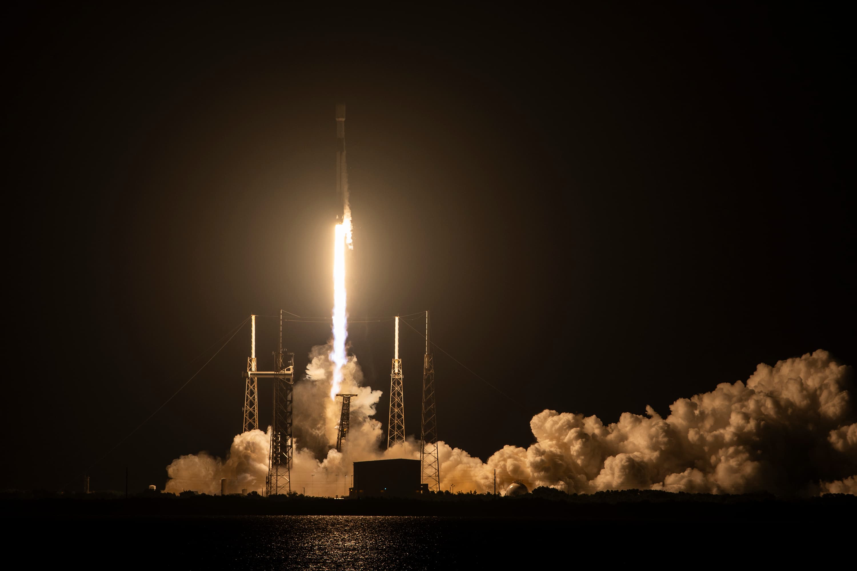SpaceX Secures $1.6 Billion US Space Force Deal.