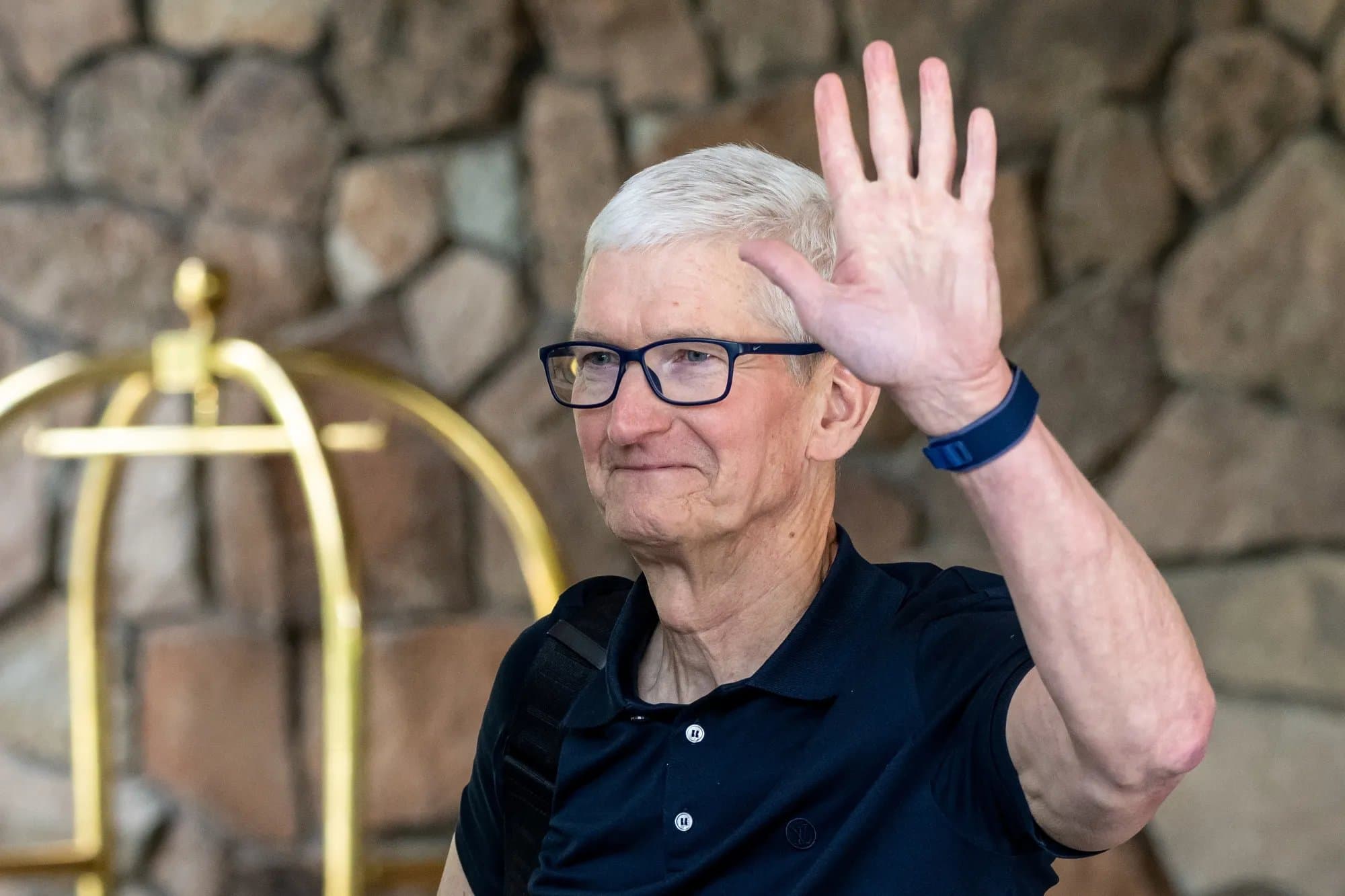 Tim Cook Steps Down as Apple CEO.